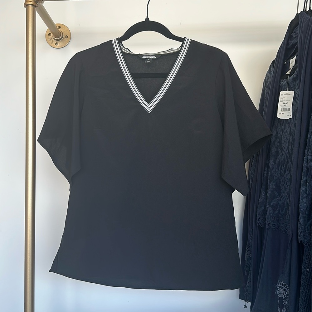 Project Runway Black V-Neck Short-Sleeve Top, Size S (NWT)